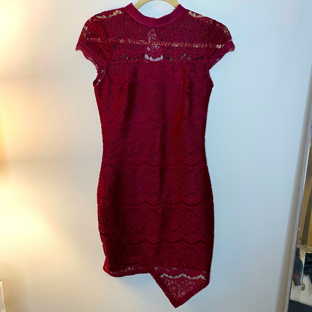 Burgundy lace body con dress!